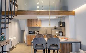 Elegant And Stylish Loft In The Heart Of Athens